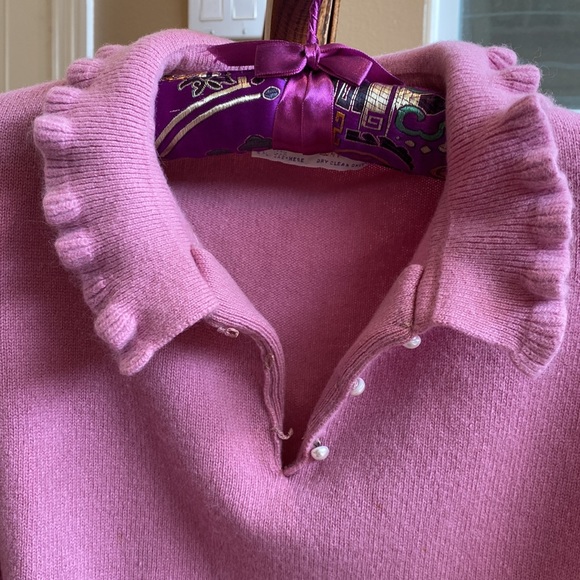 Beautiful vintage French cashmere ruffle pearl button sweater, XSP - Picture 2 of 12